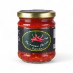 La Crema di Peperoncino Piccante della Basilicata cattura l'essenza ardente del sole lucano.