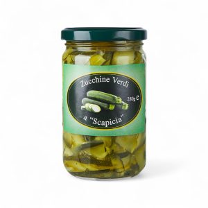 Nella tradizione lucana, le zucchine a scapicia sono un contorno estivo che cattura l'essenza del sole